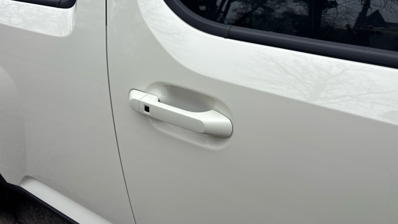 Hyundai INSTER 85kW 02 49kWh 5dr Auto Electric Hatchback